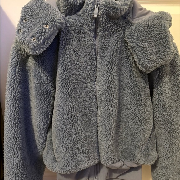 Alo Foxy Sherpa Jacket, Size Small, Steel Blue - Picture 5 of 8